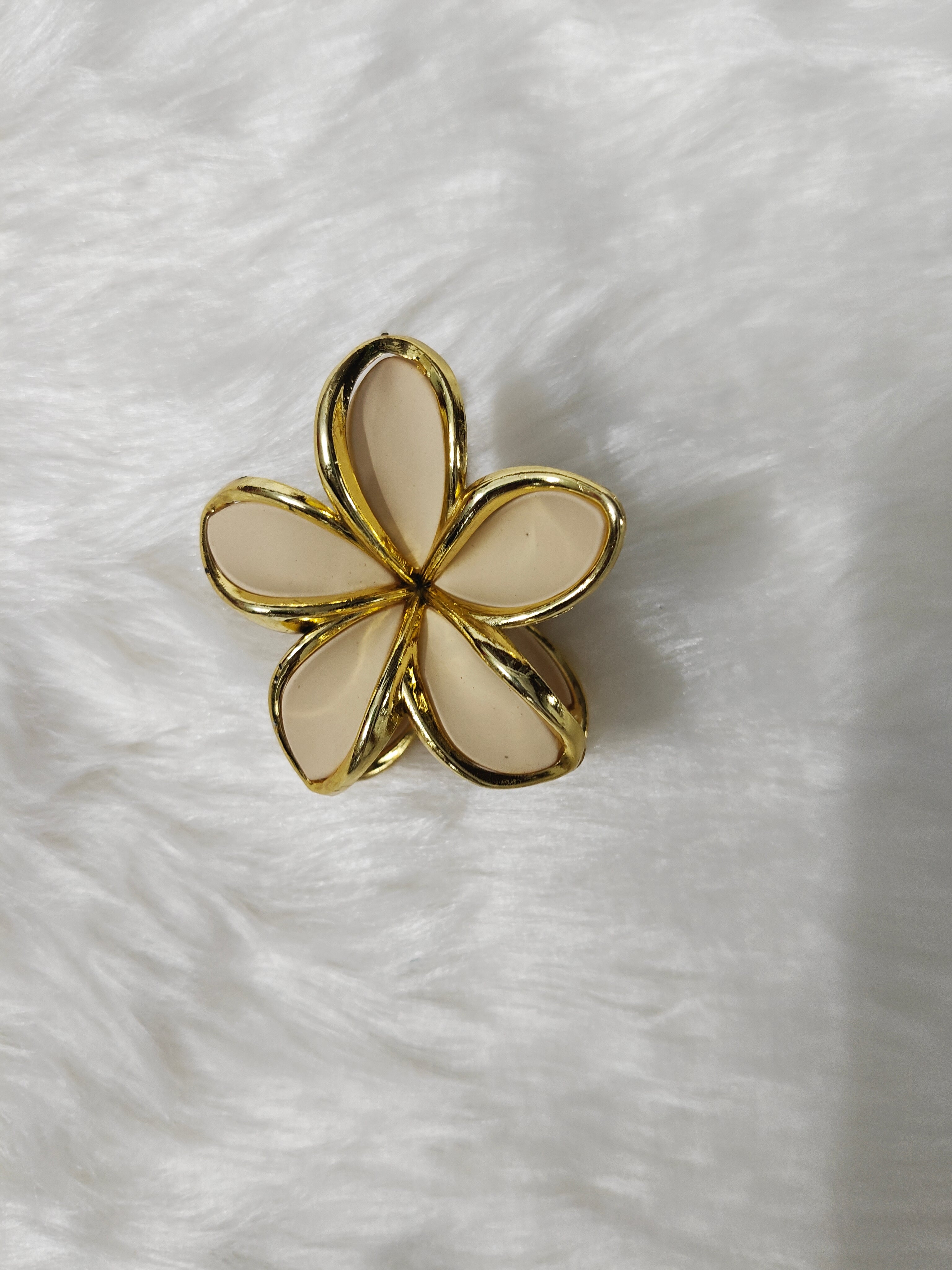Matte Gold Finish Floral Hair Clip